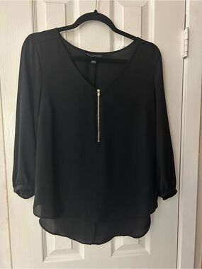 Women's Bold Elements Cut to curve Black Zip-Front lightweight Blouse, size M.